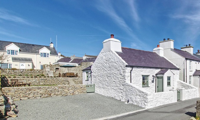Holyhead Cottage | Mountain-Side Cottage Ideal for Birdwatchers and Nature Lovers