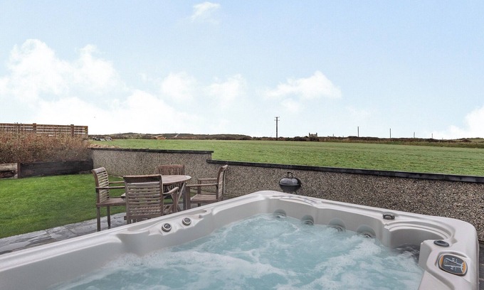 Holyhead Cottage | Pet-Friendly 2 Bedroom Retreat near Trearddur Bay