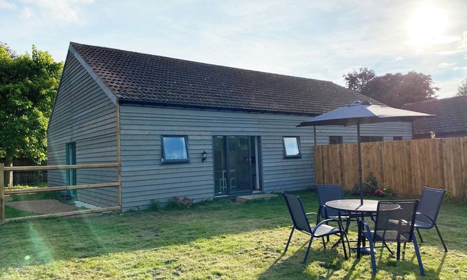 Irstead Cottage | Cozy 2-Bedroom Stay in Sutton with Oceanfront Views