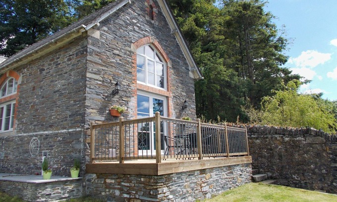 St. Neot Cottage | Cozy 2 Bedroom Retreat in St Neot with Pet-Friendly Perks