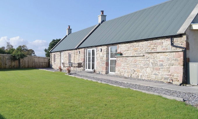 Marybank Cottage | Enchanting Cottage for 4 Near Inverness with Lake Views