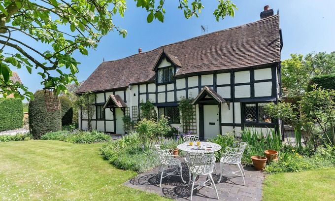 Eckington Cottage | Exceptional 2-Bedroom Accommodation in Eckington, Pershore