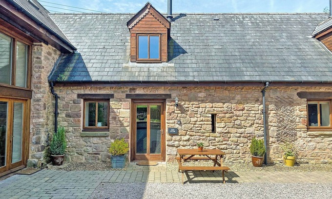 Redbrook Cottage | Cozy 2-Bedroom Retreat in Newland, Perfect for Families
