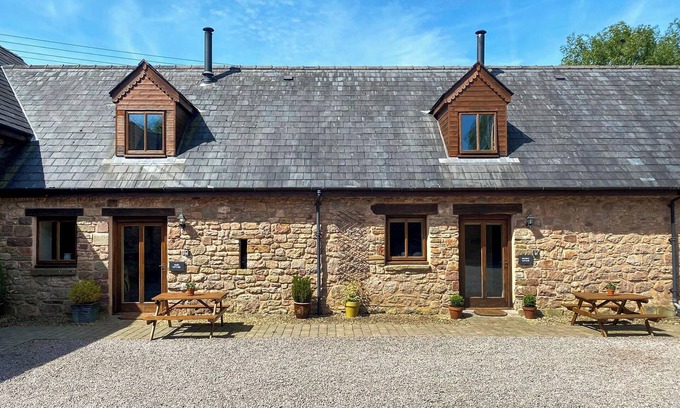 Redbrook Cottage | Discover Adventure in Forest of Dean - Pet Friendly Retreat