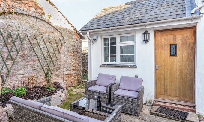 Torquay Cottage | Family-Friendly 2 Bedroom Accommodation in Torquay