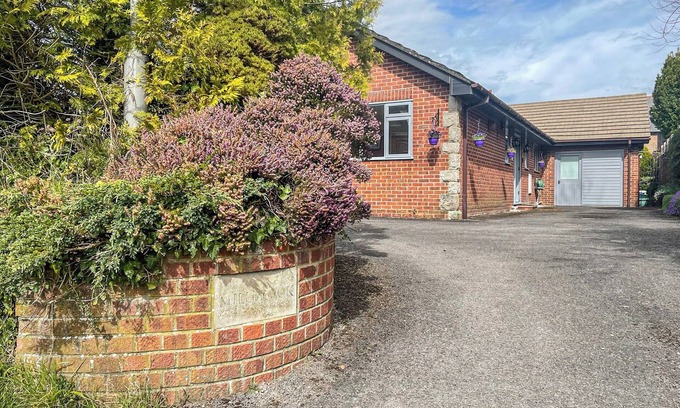Bere Regis Cottage | Comfortable 2 Bedroom Retreat in Shitterton, Near Bere Regis