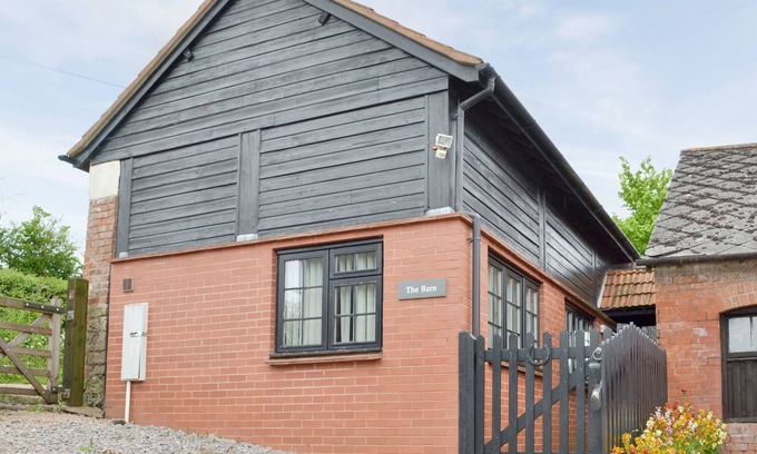 Westcott Cottage | Inviting 2-Bedroom Retreat in Plymtree, Near Cullompton