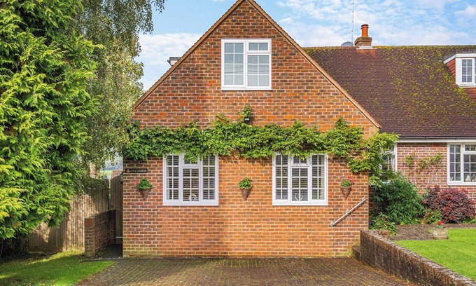 Findon Cottage | Discover 2-Bedroom Retreat in Findon near Worthing