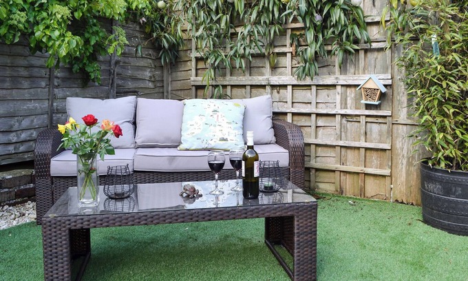Worthing Cottage | Beautiful 2 Bedroom Accommodation with Oceanfront Views