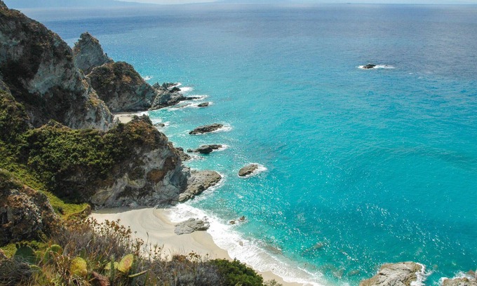 Zambrone House | Comfortable 2-Bedroom Retreat with Ocean Views in Zambrone