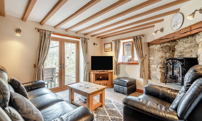 Ashover Cottage | Inviting 2-Bedroom Accommodation in Clay Cross, Near Chesterfield