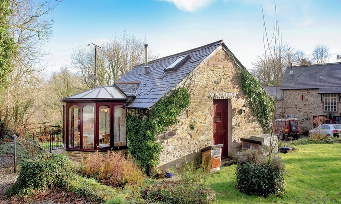 Saint Breward Cottage | Cozy 2-Bedroom Retreat in Beautiful Bodmin with Lake View