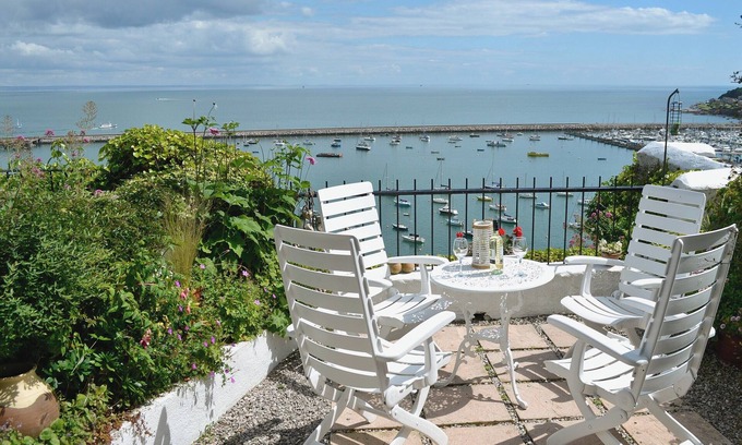 Brixham Cottage | Cozy 2 Bedroom Getaway with Oceanfront Views in Brixham