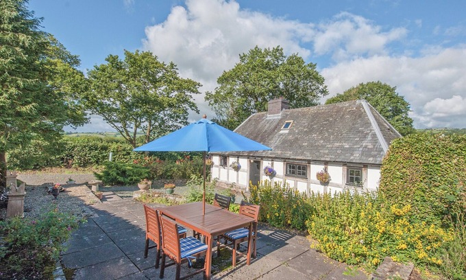 Caersws Cottage | Family-Friendly 2 Bedroom Stay in Trefeglwys, Near Caersws