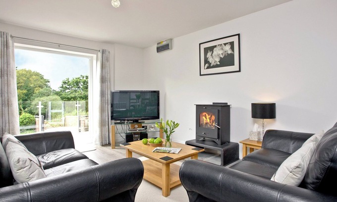 Chard Cottage | Comfortable 2-Bedroom Stay in Whitegate Near Chard