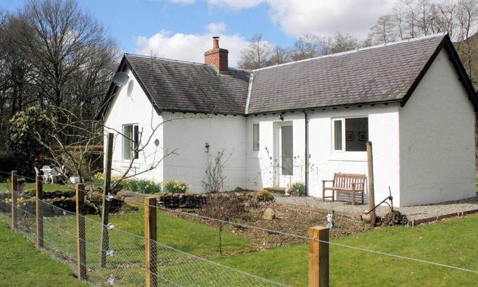 St Fillans Cottage | Comfortable 2-Bedroom Retreat in St Fillans, Near Crieff