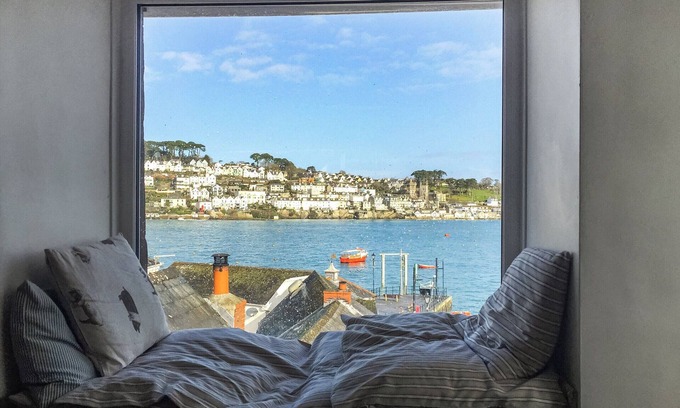 Polruan Cottage | Inviting 2-Bedroom Retreat in Fowey with Ocean Views