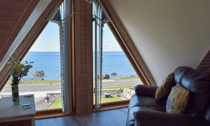 Lendalfoot Cottage | Relaxing 2-Bedroom Accommodation in Lendalfoot, Girvan