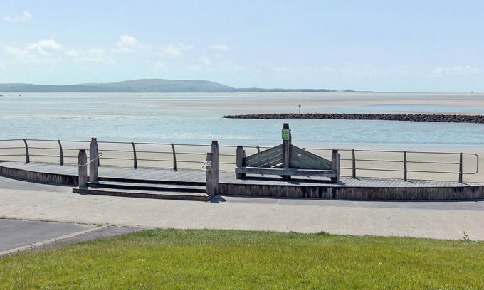 Llanelli Cottage | Oceanfront 2-Bedroom Getaway in Gogledd - Rated 9.4/10