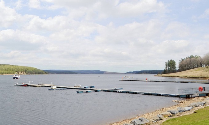 Hexham Cottage | Pet-Friendly 2 Bedroom Accommodation with Lake View in Hexham