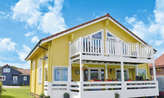 Hopton Cottage | Relaxing 2-Bedroom Retreat in Fritton, Near Great Yarmouth