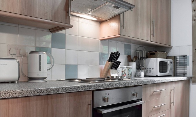 Killin Cottage | Pet-Friendly 2 Bedroom Retreat in Killin with Lake View