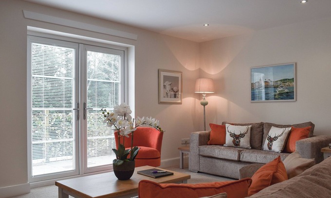 Killin Cottage | Discover 2 Bedroom Retreat with Lake View in Killin