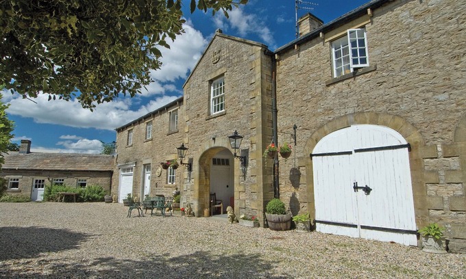 West Burton Cottage | Family-Friendly 2 Bedroom Stay in West Burton, Near Leyburn