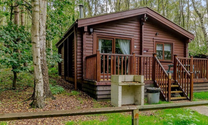 Edwinstowe Cabin | 2 bedroom accommodation in Sherwood Forest, Rufford