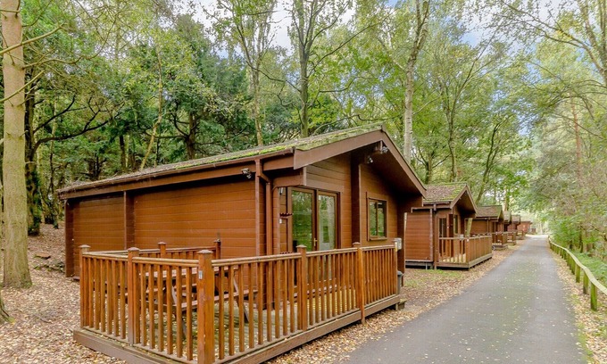 Edwinstowe Cabin | 2 bedroom accommodation in Sherwood Forest, Rufford