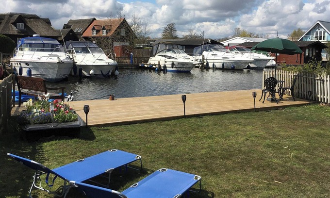 Horning Cottage | Cozy 2 Bedroom Retreat in Horning with Lake Views