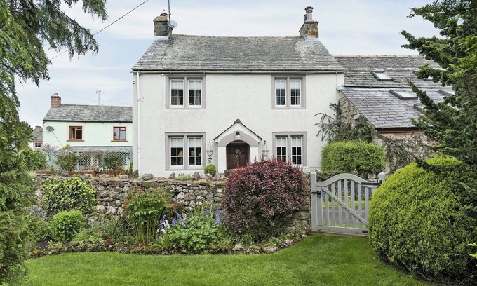 Penrith Cottage | Cozy 2 Bedroom Retreat in Stainton, Penrith with Kitchen