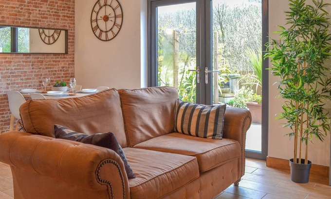 Pentre Cottage | Charming Annexe Near Treorchy Village with Family Amenities