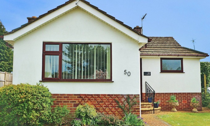 Broadstone Cottage | 2 bedroom accommodation in Broadstone, near Poole