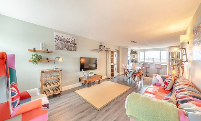 Durham Cottage | Family-Friendly 2 Bedroom Stay in Quebec with Breakfast