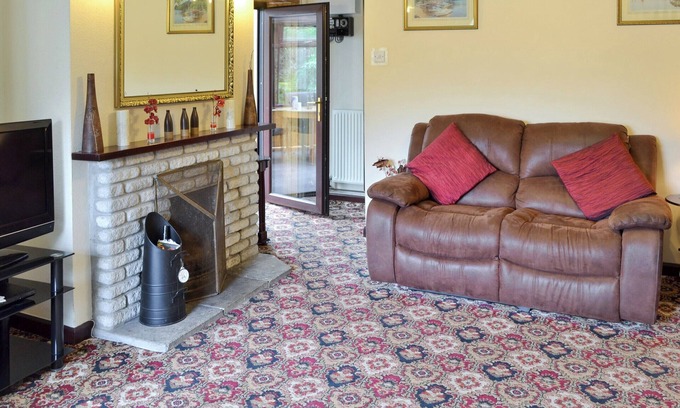 Carnbrea Cottage | Comfortable Two Bedroom Stay in Carn Brea, Redruth