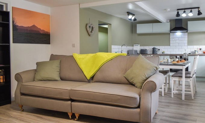 Street Cottage | Discover The Old Post House: A Gem Near Somerset Attractions