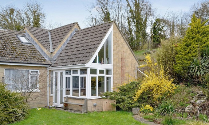 Stroud Cottage | Family-Friendly 2 Bedroom Stay in Lypiatt Hill, Stroud