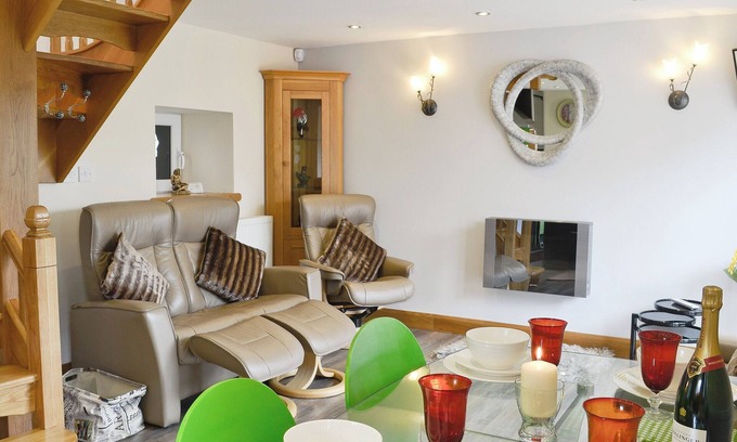 Pontardulais Cottage | Cozy 2 Bedroom Retreat in Pontarddulais with Ocean Views