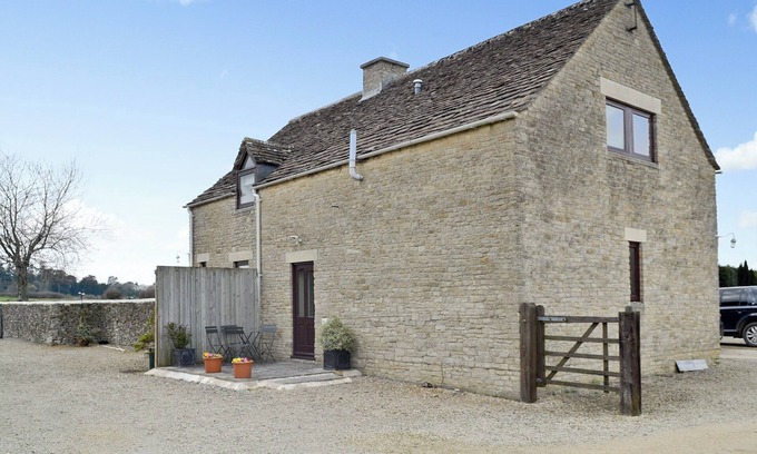 Westonbirt Cottage | Cozy 2-Bedroom Getaway in Westonbirt, Near Tetbury