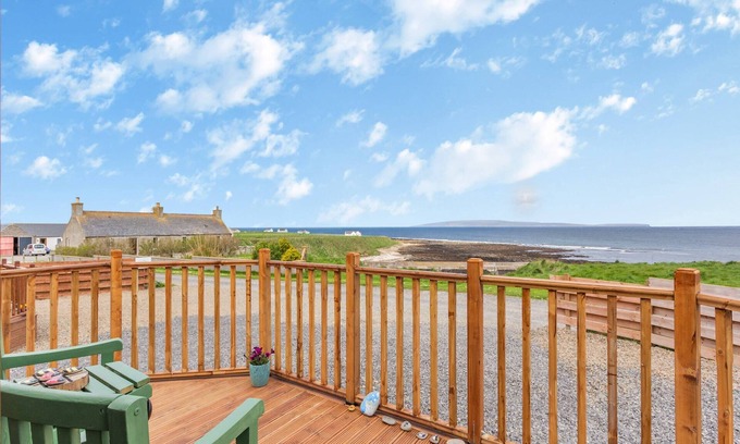 Mey Cottage | Cozy 2-Bedroom Retreat in Mey, Perfect for Families