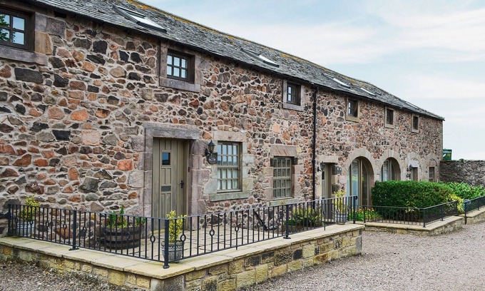 Akeld Cottage | Cozy Cottages with Countryside Views and Family-Friendly Amenities