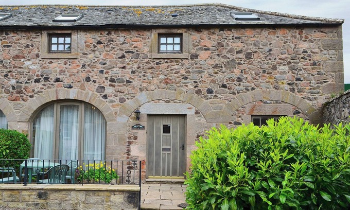 Akeld Cottage | Idyllic Converted Stable Block near Cheviots with Breakfast