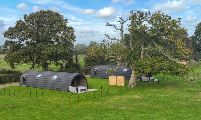 Blackford Ski Chalet | 2 bedroom accommodation in Yeovil