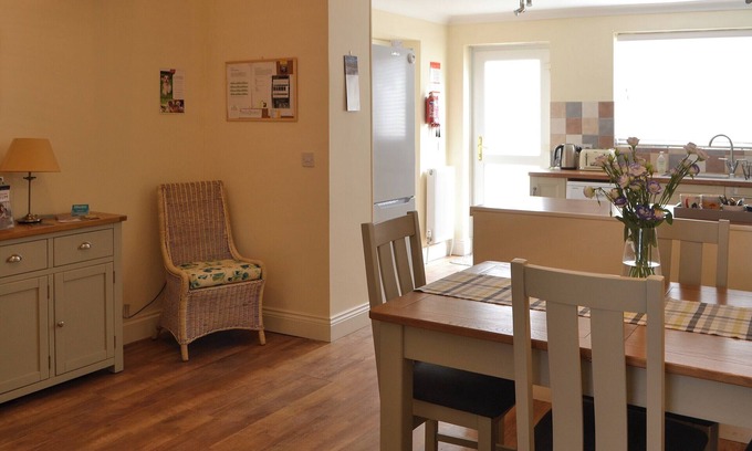 Amble Cottage | Pet-Friendly 2 Bedroom Retreat with Ocean View in Amble