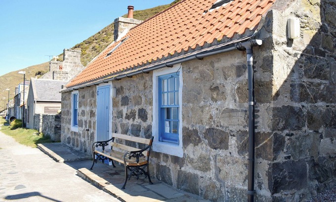 Banff Cottage | Family-Friendly 2 Bedroom Stay with Oceanfront Views in Crovie