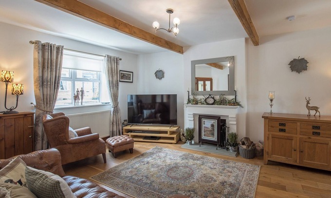 Fence Cottage | Cozy 2-Bedroom Retreat in Fence, Near Burnley with Lake View