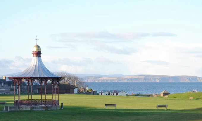 Nairn Cottage | Pet-Friendly 2 Bedroom Getaway with Oceanfront Views