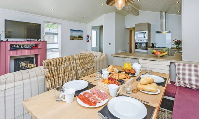 Ryde Cabin | 2 bedroom accommodation in Wootton, Nr Cowes
