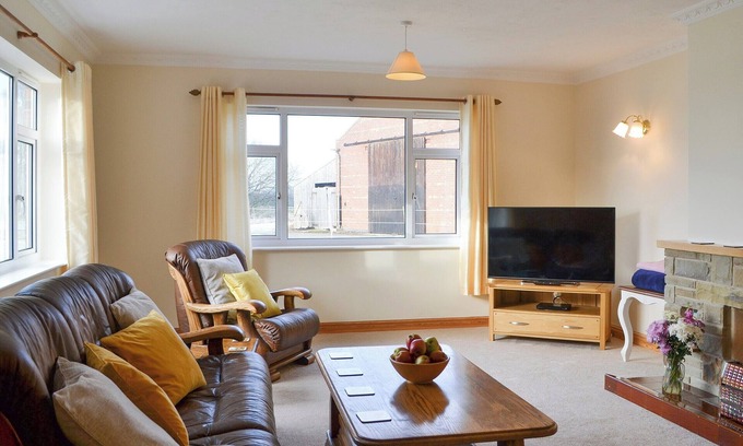 Selby Cottage | Cozy 2 Bedroom Stay in Wistow, Perfect for Families